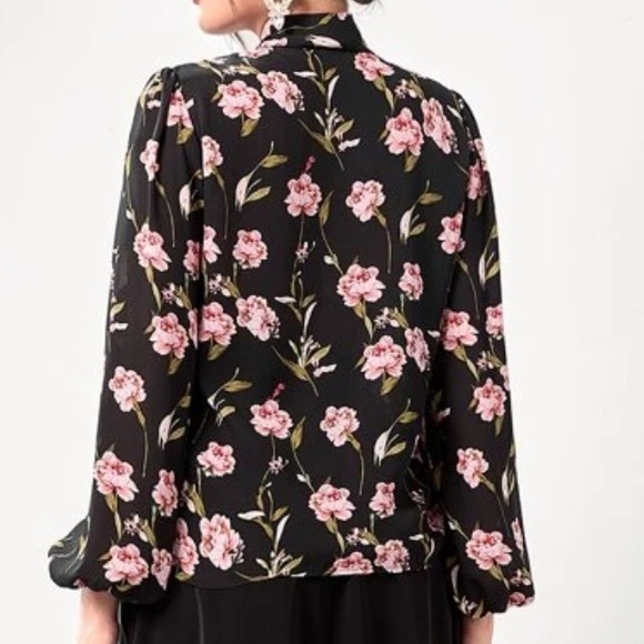 ‼️SOLD‼️ Sheer floral Blouse - Picture 2 of 3